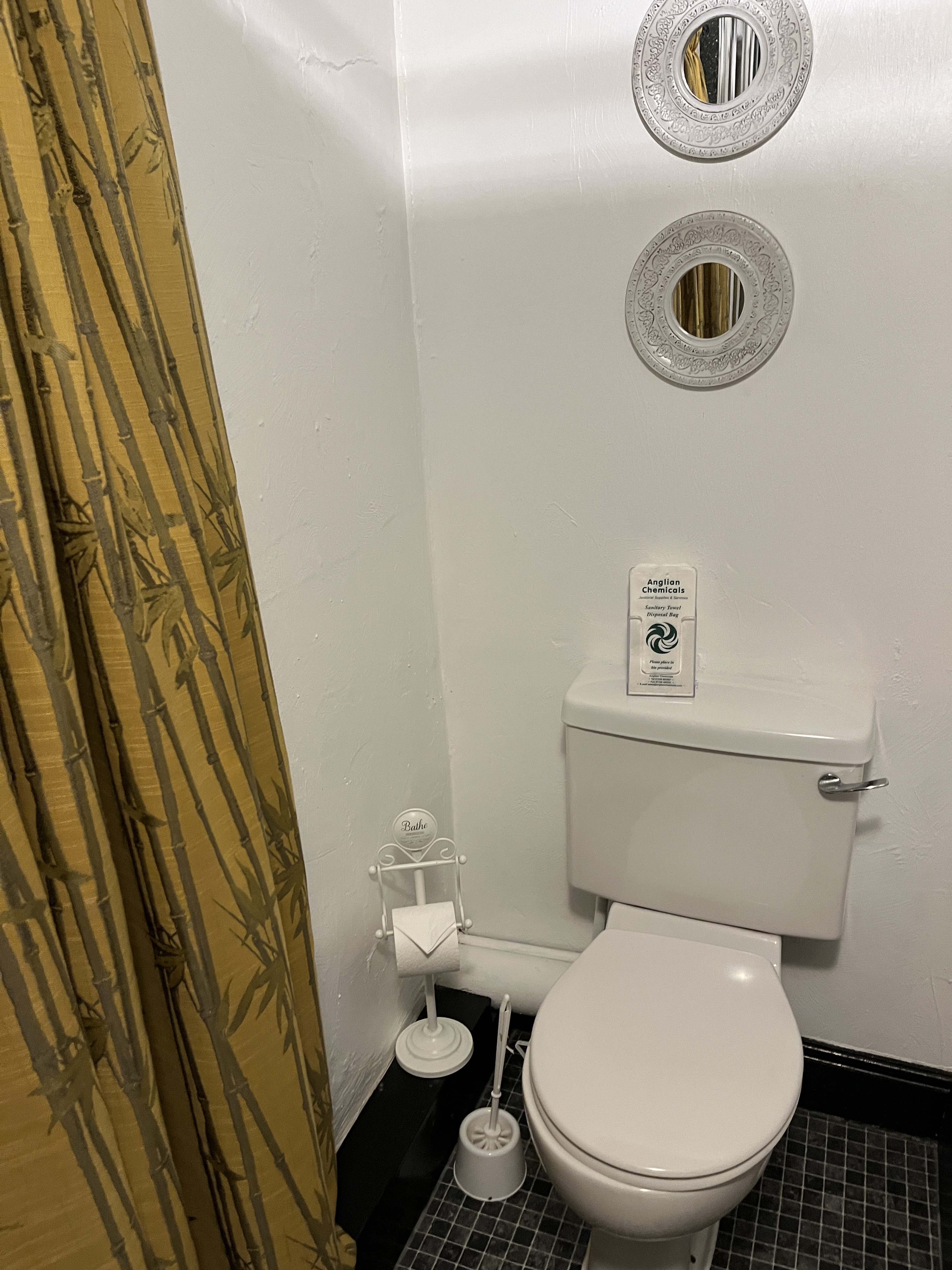 En-suite bathroom with bamboo panel bath surround